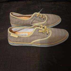 *NWT Columbia Tan and Yellow Casual Sneakers
